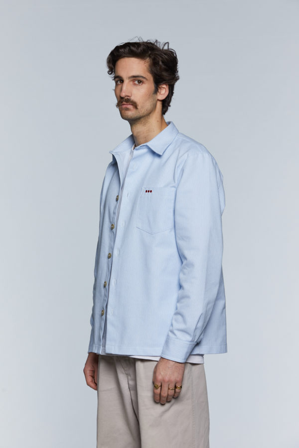 Chemise en coton recyclé à rayures bleu ciel fine pour homme et femme