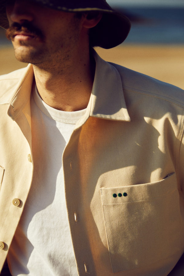 Chemise en coton recyclé, coupe casual, colorie beige de la marque LATER...